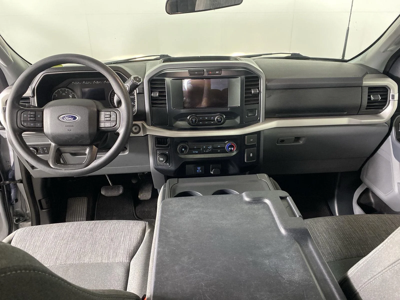 Used 2022 Iconic Silver Ford XLT image 2