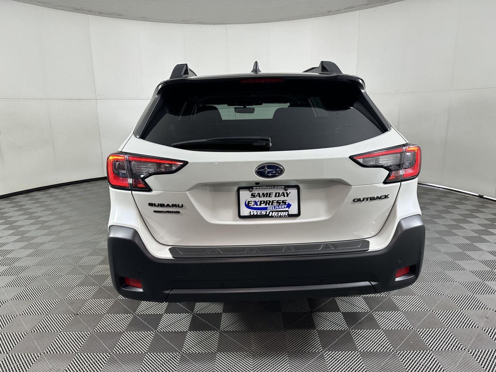 Used 2025 Crystal White Pearl Subaru Onyx Edition image 5