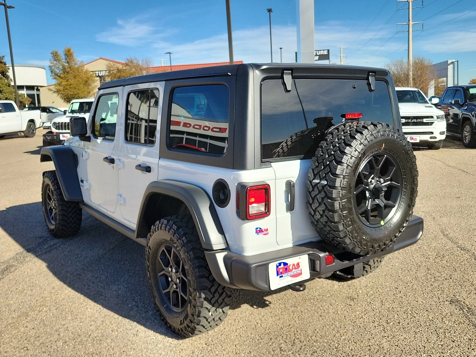 New 2026 PW7 Bright Whit Jeep 4-DOOR WILLYS image 3