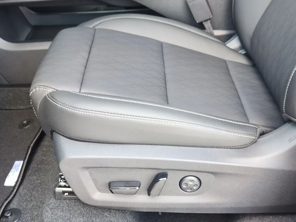 New 2026 Champagne Silver Metallic Nissan Platinum image 19