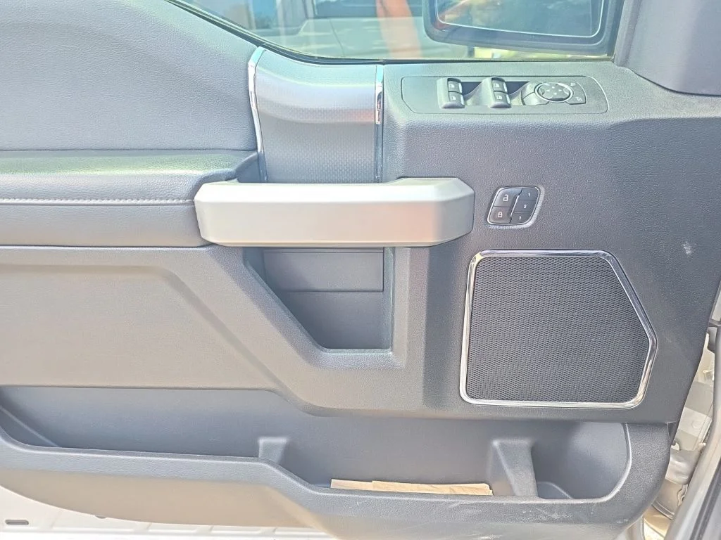 Used 2017 Ingot Silver Ford Lariat image 4