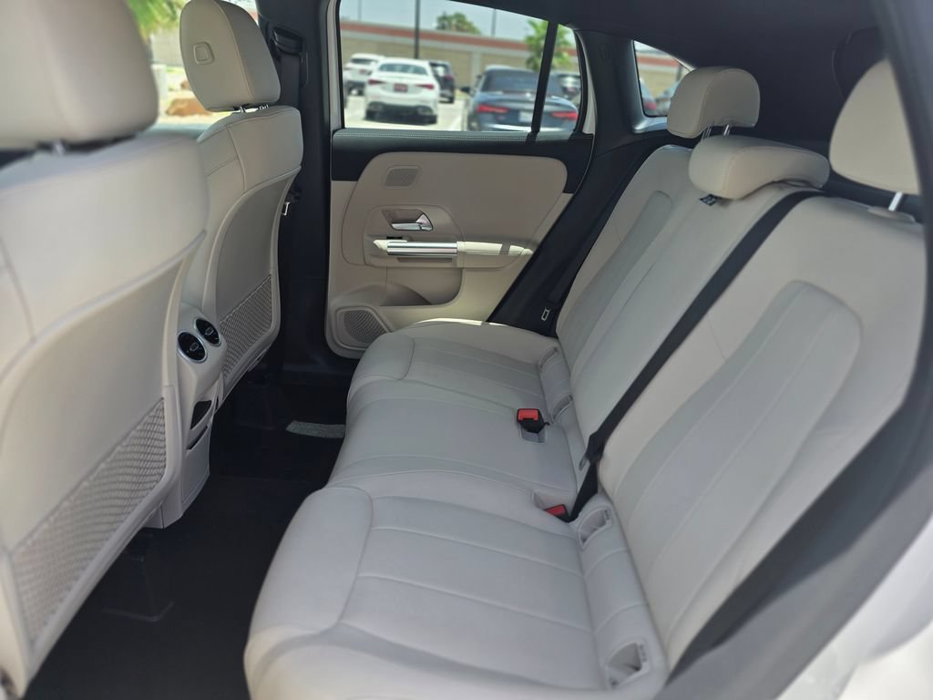 New 2026 Polar White Mercedes-Benz GLA 250 image 45