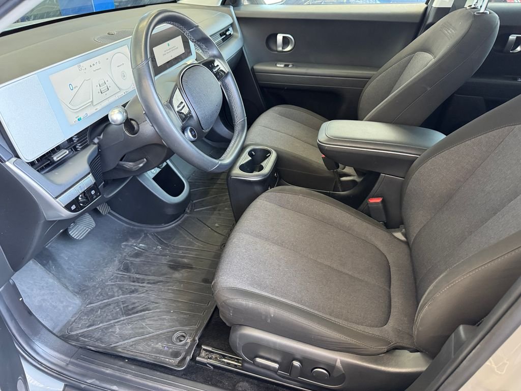 Used 2024 Gray Hyundai SE image 9