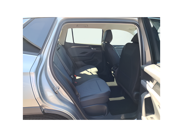 2025 Volkswagen Tiguan SE - Photo 15