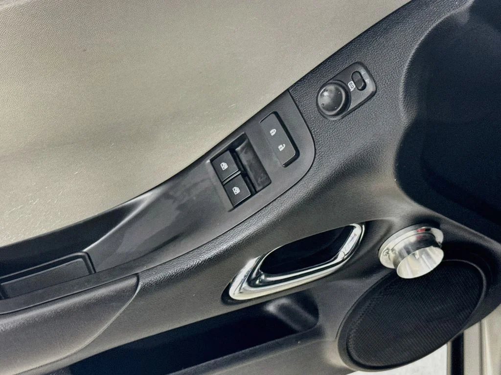 Used 2014 Silver Chevrolet 1LS image 19