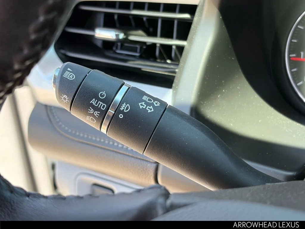 Used 2018 White GMC SLT-2 image 18