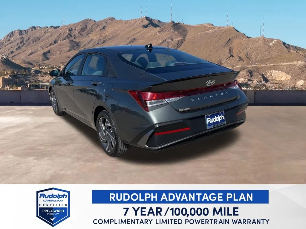 Used 2025 Gray Hyundai SEL Sport image 4