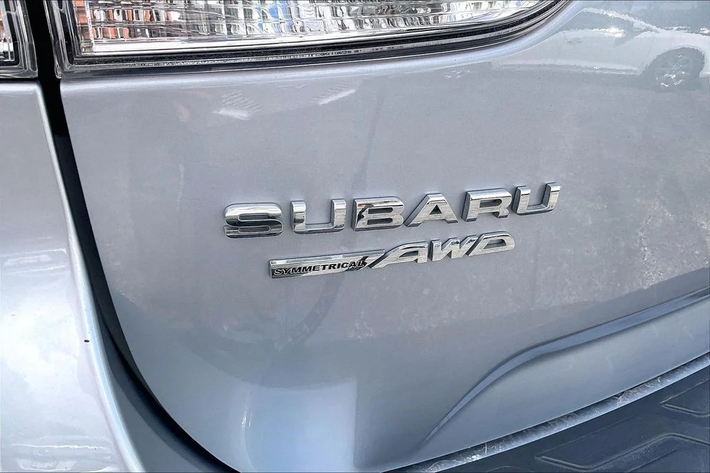 Used 2019 Silver Subaru Base image 35