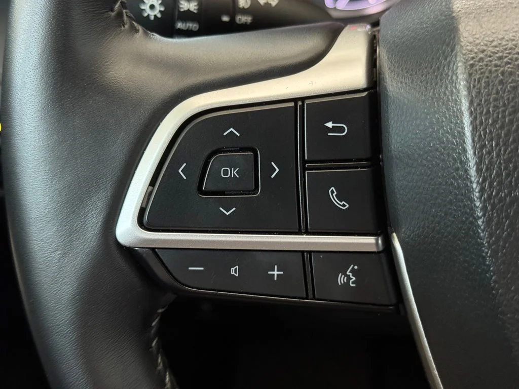 Used 2024 Silver Toyota XLE image 33