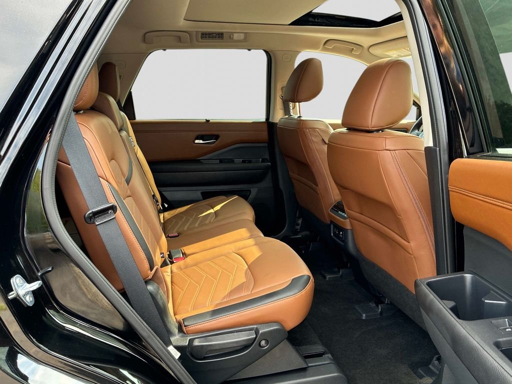 Used 2025 Black Nissan Platinum image 11