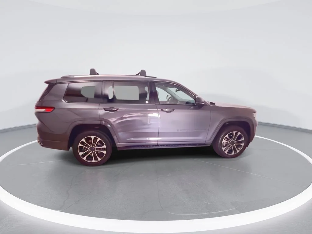 Used 2022 Gray Jeep Overland image 3