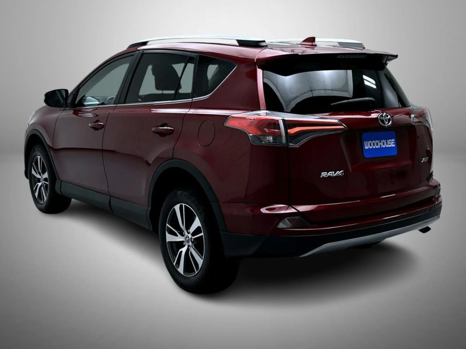 Used 2018 Red Toyota XLE image 7