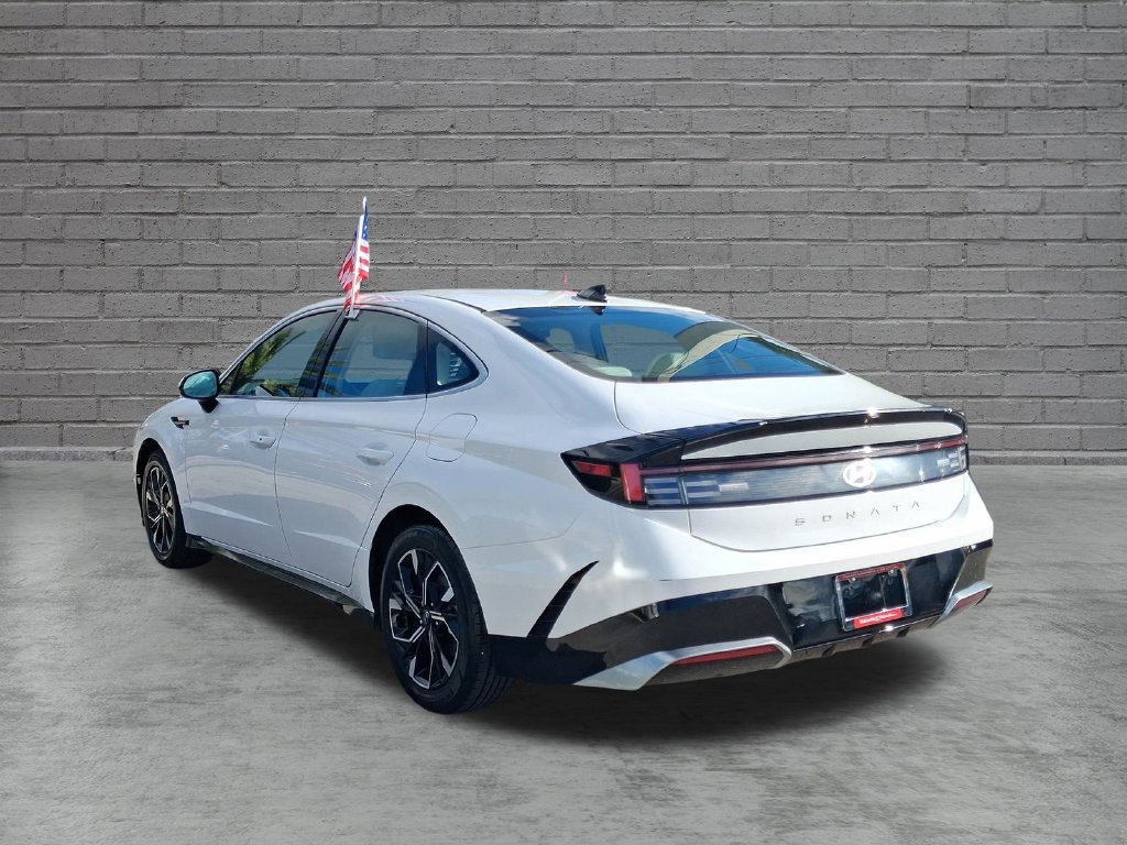 Used 2024 White Hyundai SEL image 7