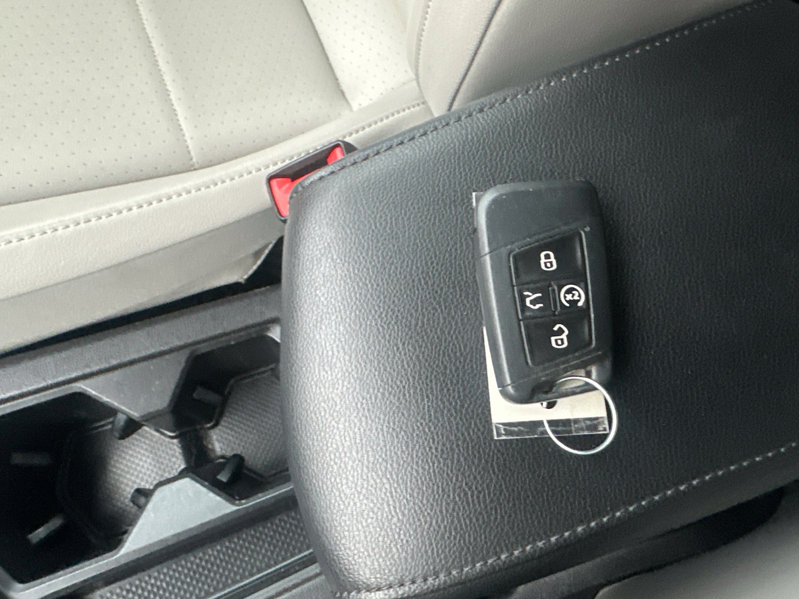 Used 2019 White Volkswagen 2.0T SE image 7