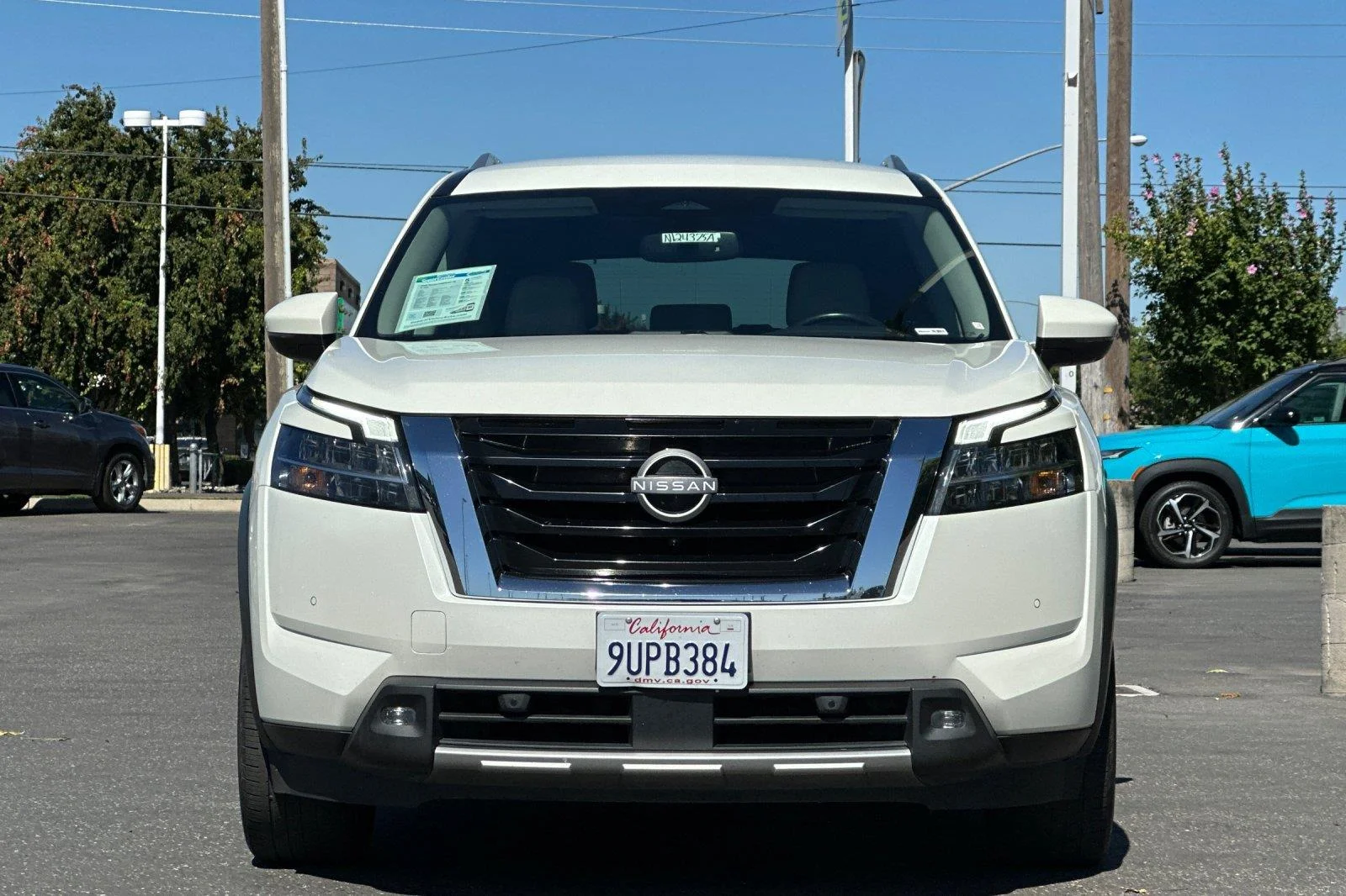Used 2022 Pearl White Tricoat Nissan SL image 9