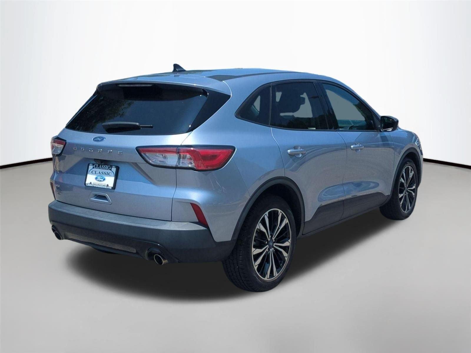 Used 2022 Iced Blue Silver Ford SE image 5
