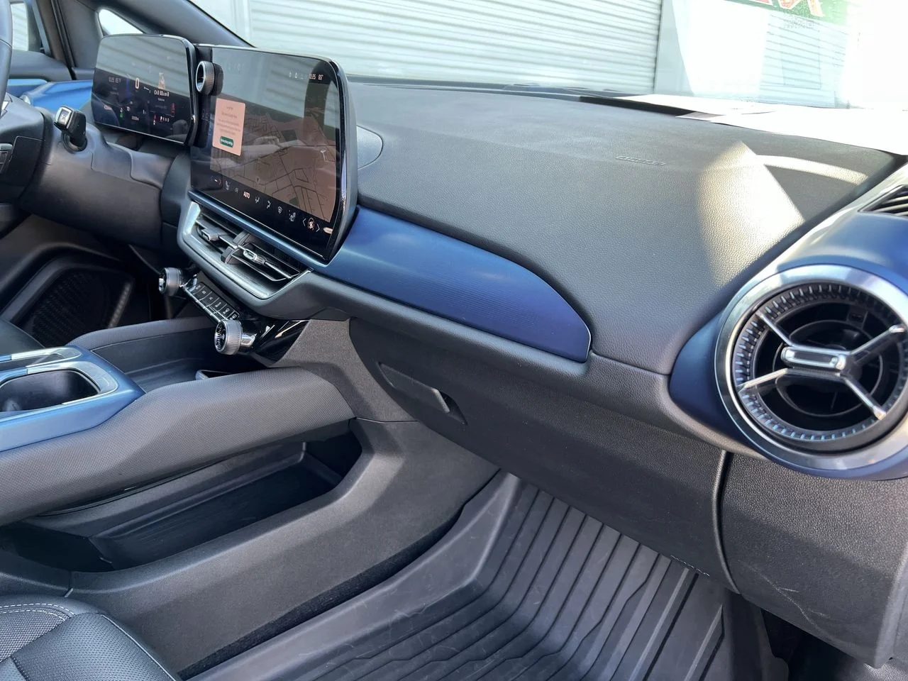2024 Chevrolet Equinox EV LT - Photo 31