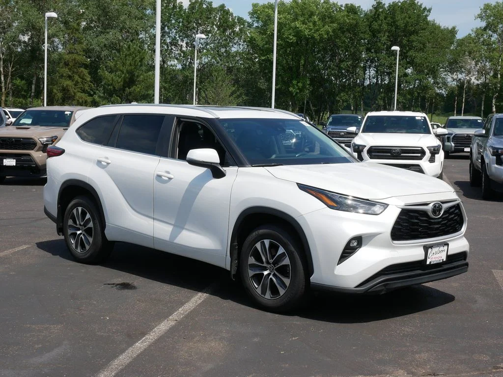 Used 2023 Toyota Highlander XLE with VIN 5TDKDRBH0PS508447 for sale in Minneapolis, Minnesota