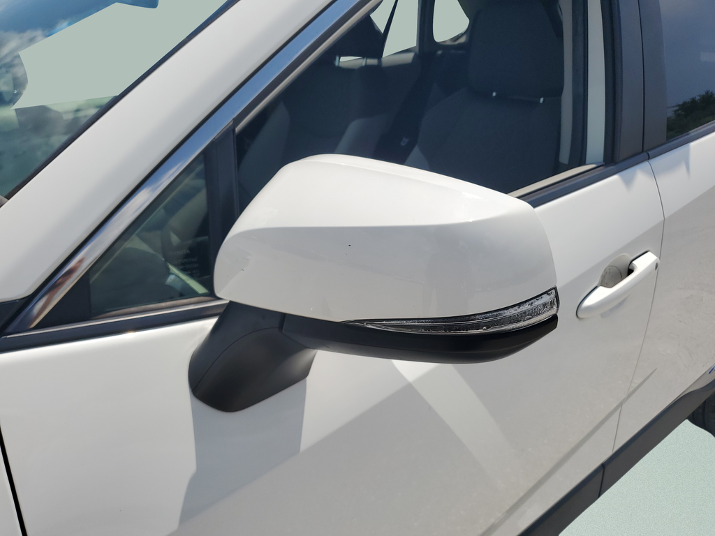 Used 2020 White Toyota XLE image 27