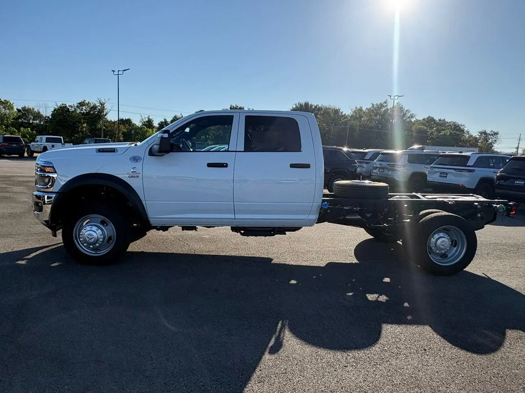 New 2026 Bright White Clear-Coat Exterior Paint RAM Tradesman image 4