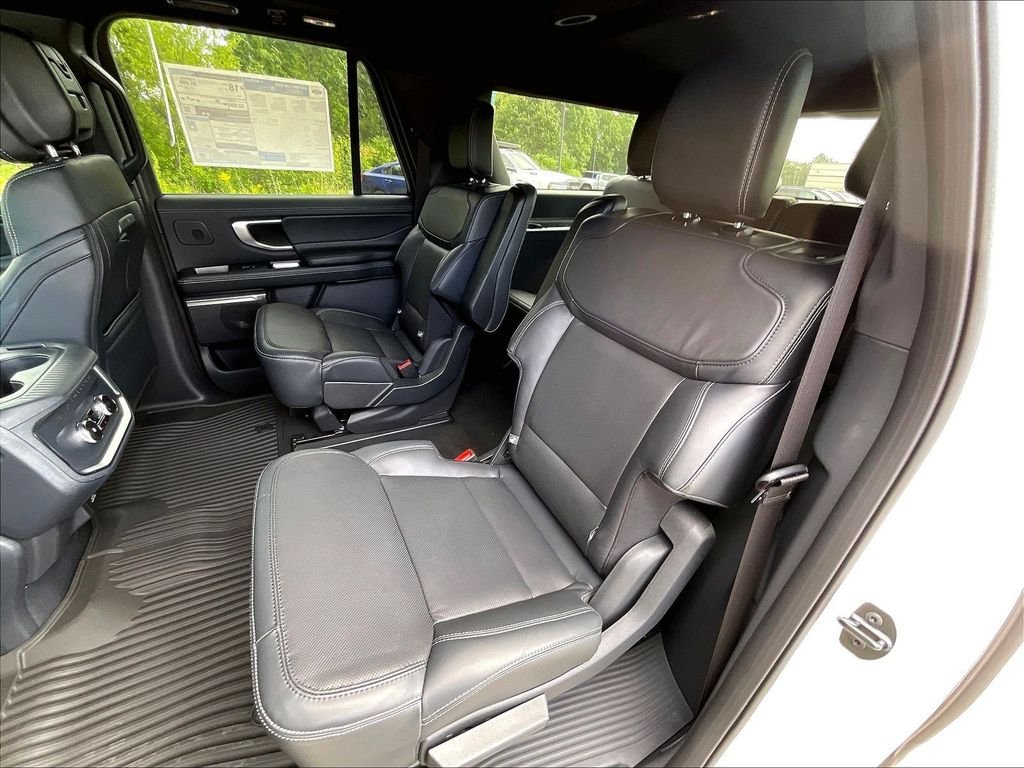 New 2027 Star White Metallic Tri-Coat Ford Platinum image 15