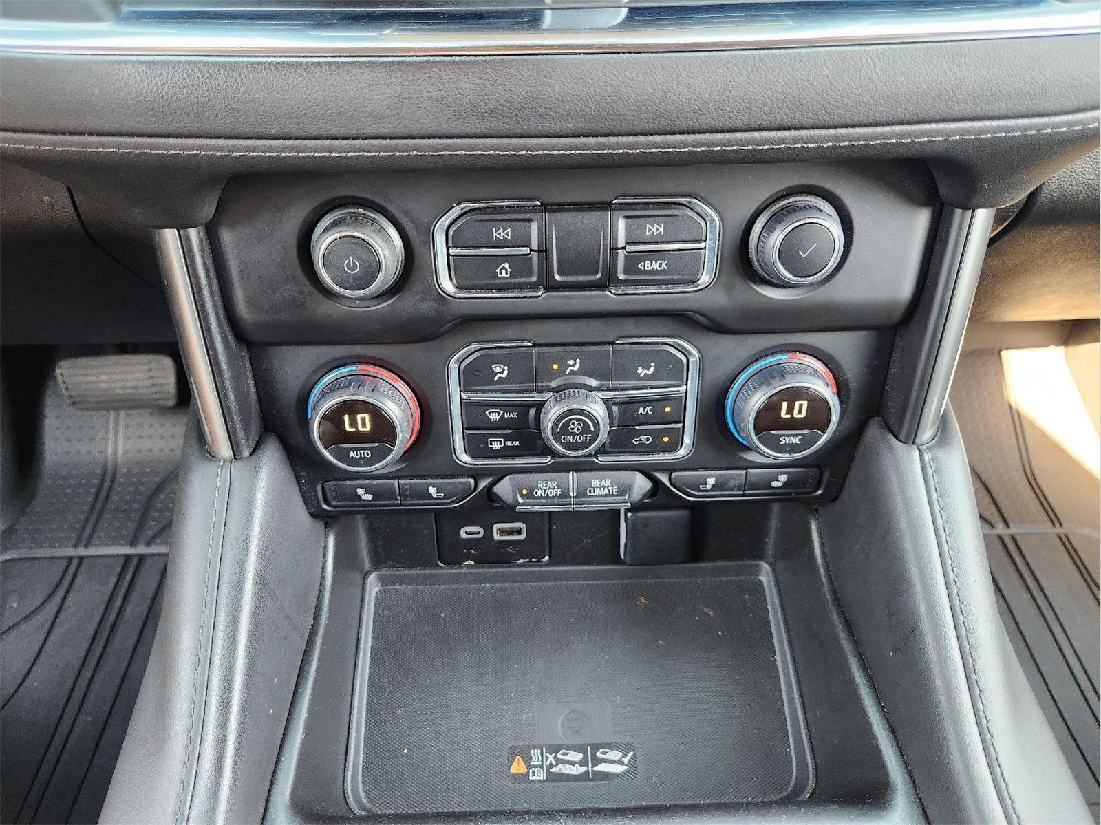 2024 Chevrolet Suburban photo 15 of 32