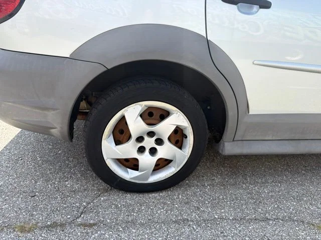 Used 2007 Silver Pontiac Base image 30