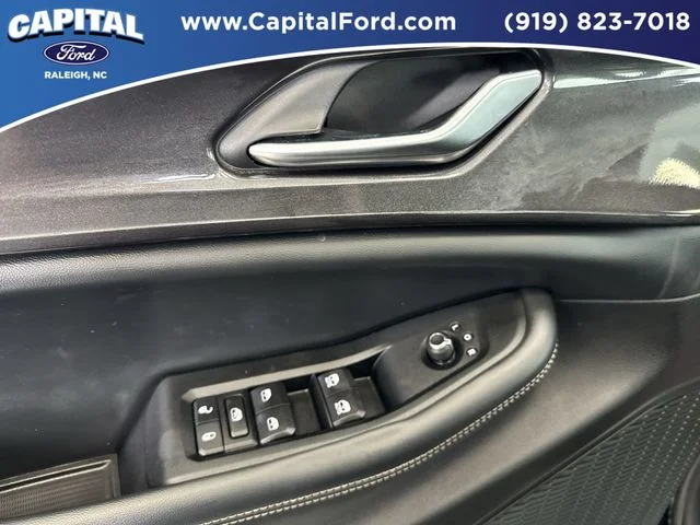 Used 2023 Black Jeep Altitude image 21