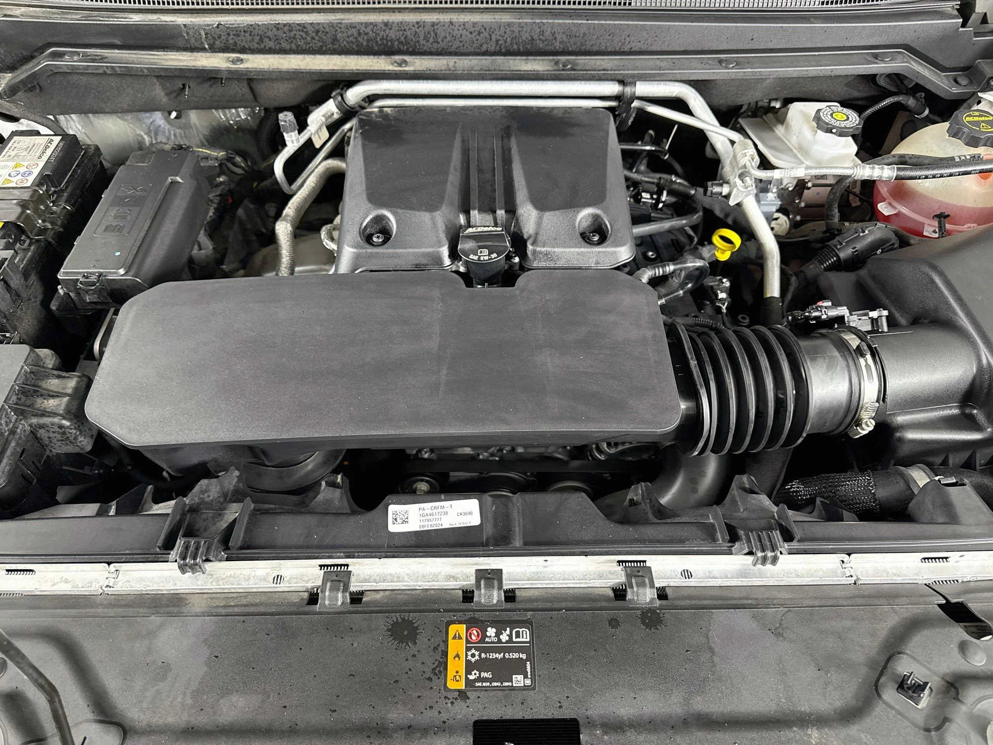 Used 2024 Summit White GMC Elevation image 32