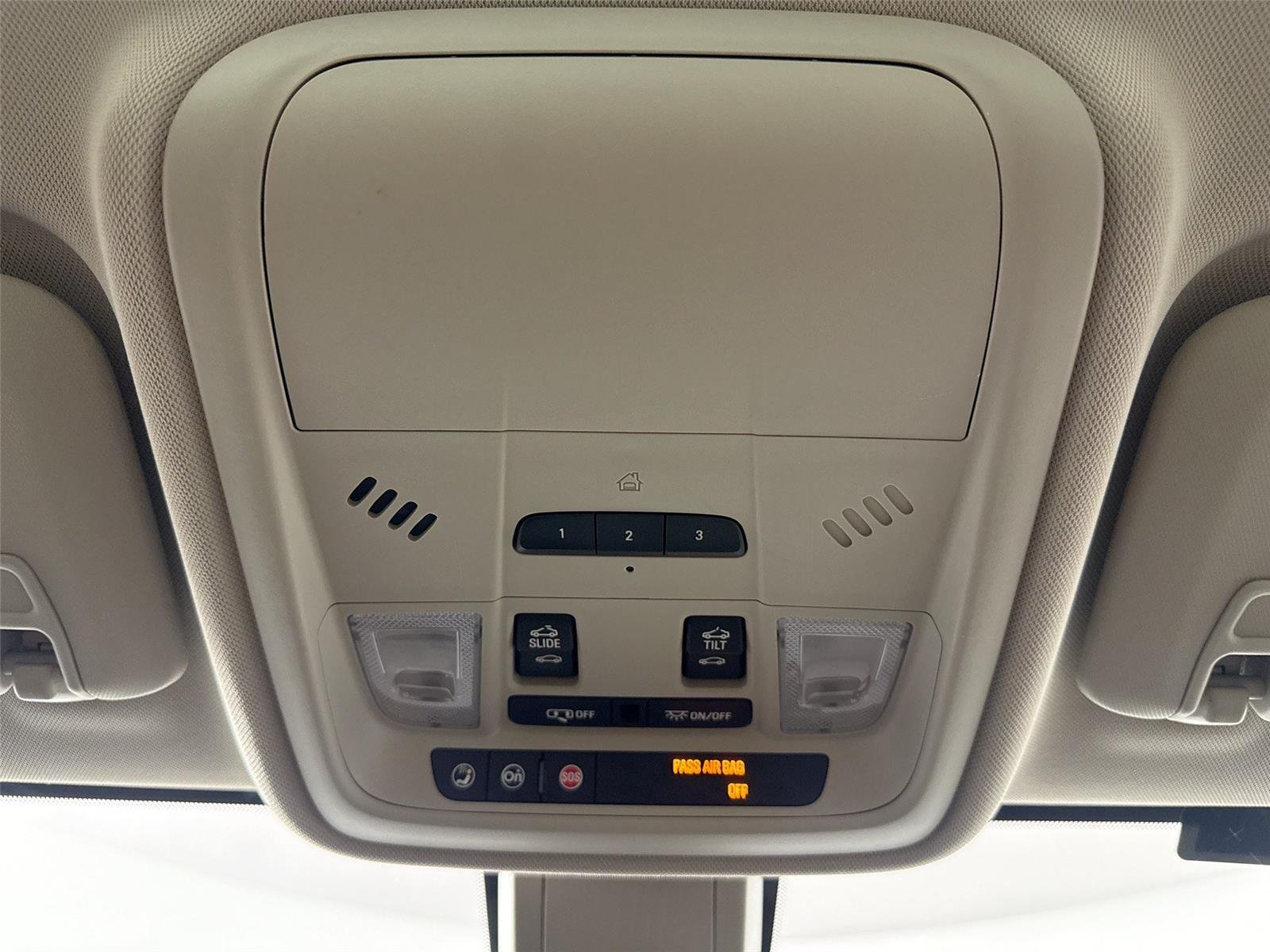 Used 2018 White Frost Tricoat Buick Essence image 24