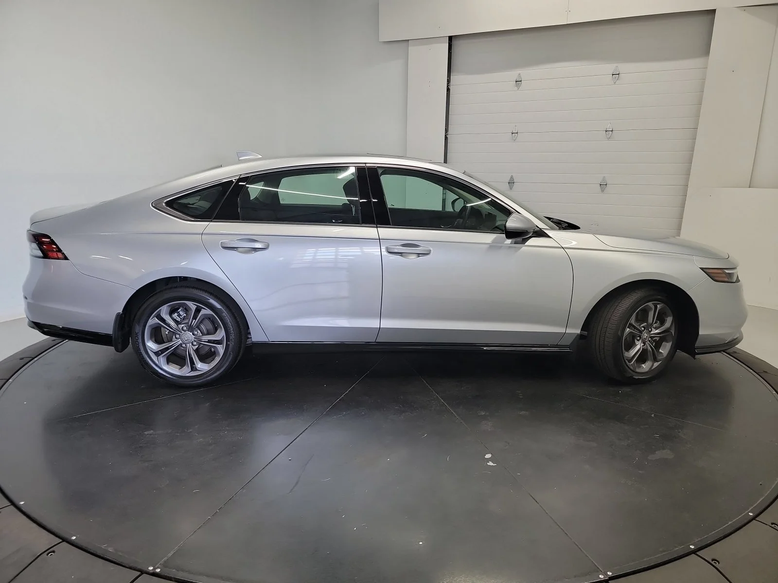 Certified Used 2025 Solar Silver Metallic Honda EX-L image 11