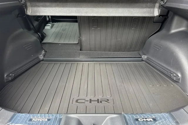 New 2026 Wind Chill Pearl with Midnight Black Metallic roof <sup>1</sup> Toyota  XSE image 17