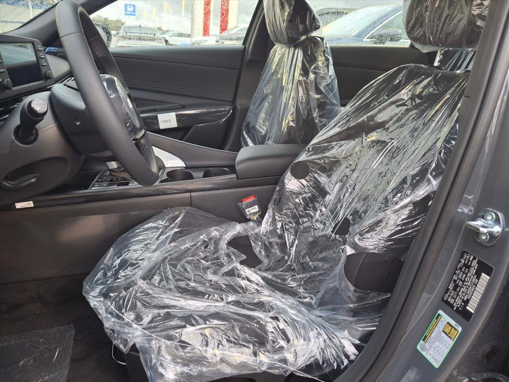 2026 Hyundai Elantra SEL Sport photo 4