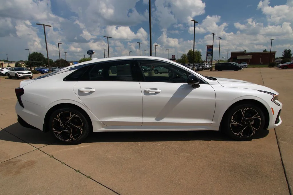New 2026 White Kia GT-Line image 4