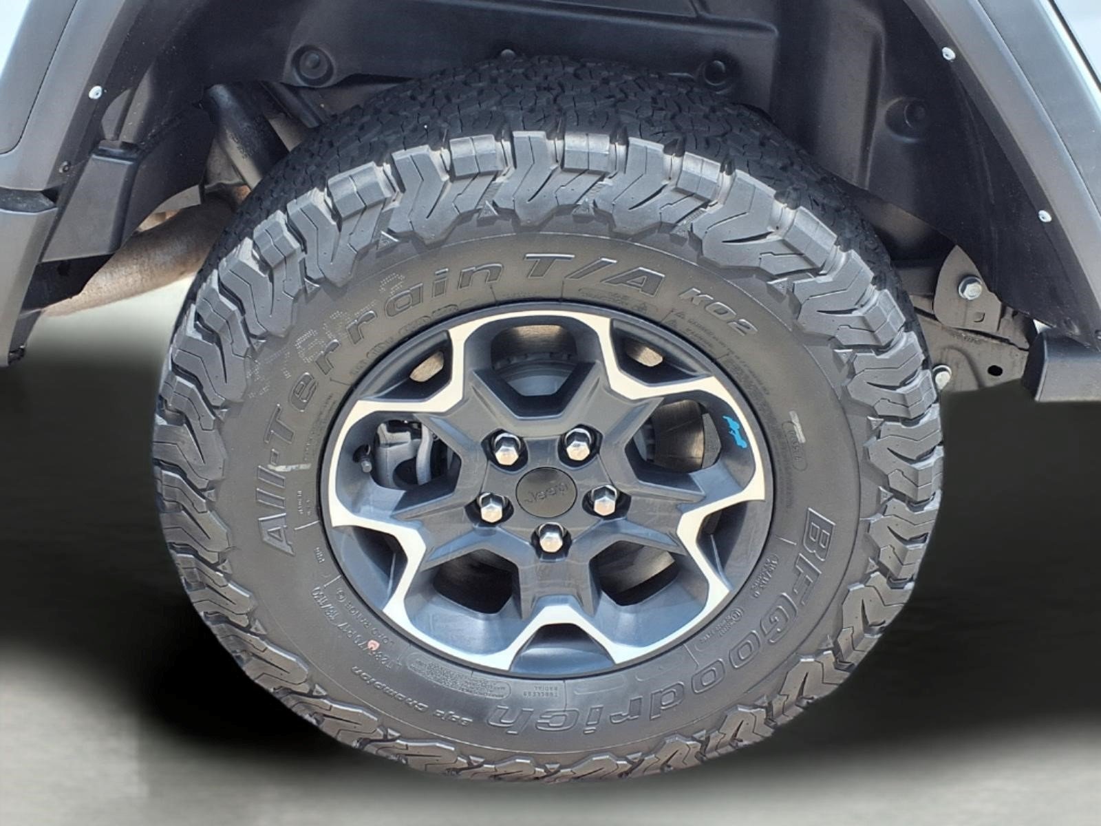 Used 2023 Bright White Clearcoat Jeep Rubicon image 9