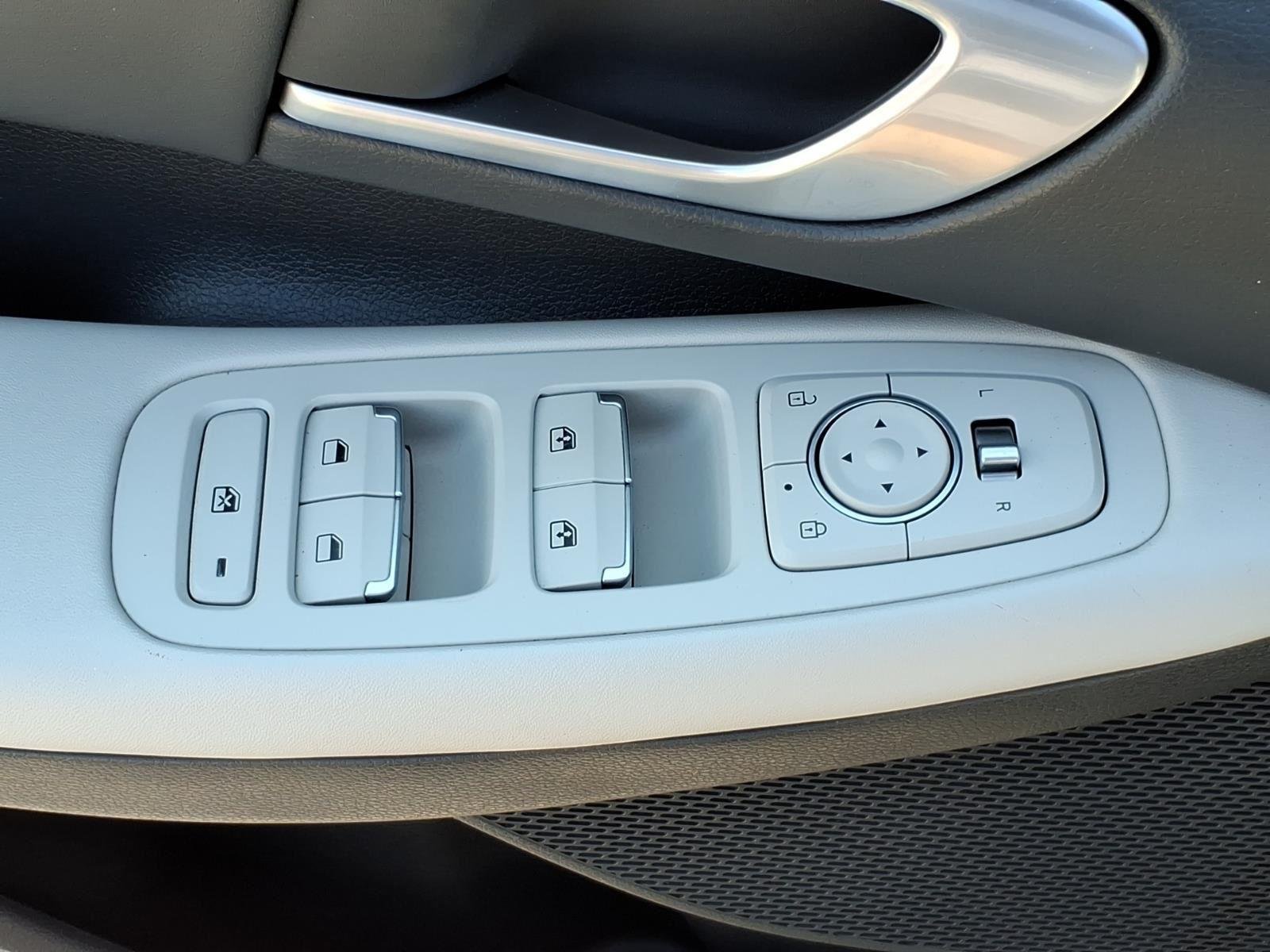 Used 2022 Hampton Gray Hyundai SEL image 14
