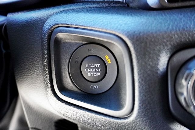 New 2026 Bright White Clear-Coat Exterior Paint Jeep Sport S image 37