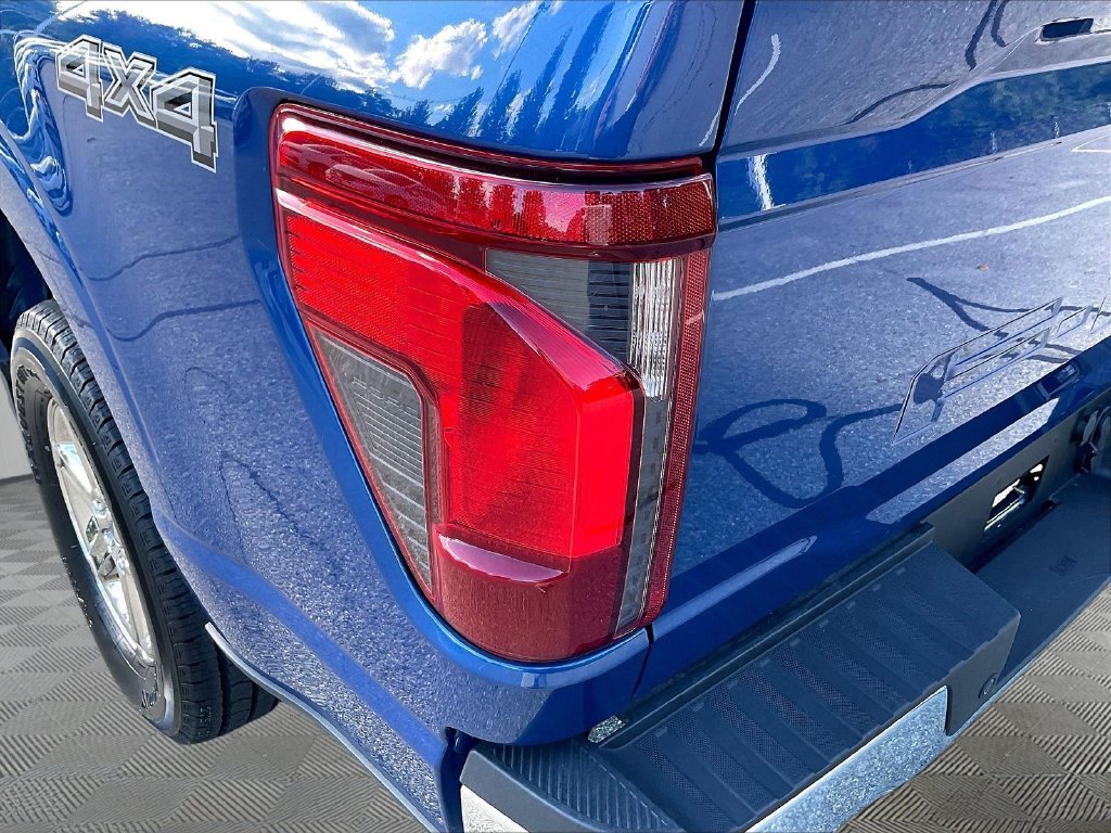 Used 2025 Blue Ford XLT image 33