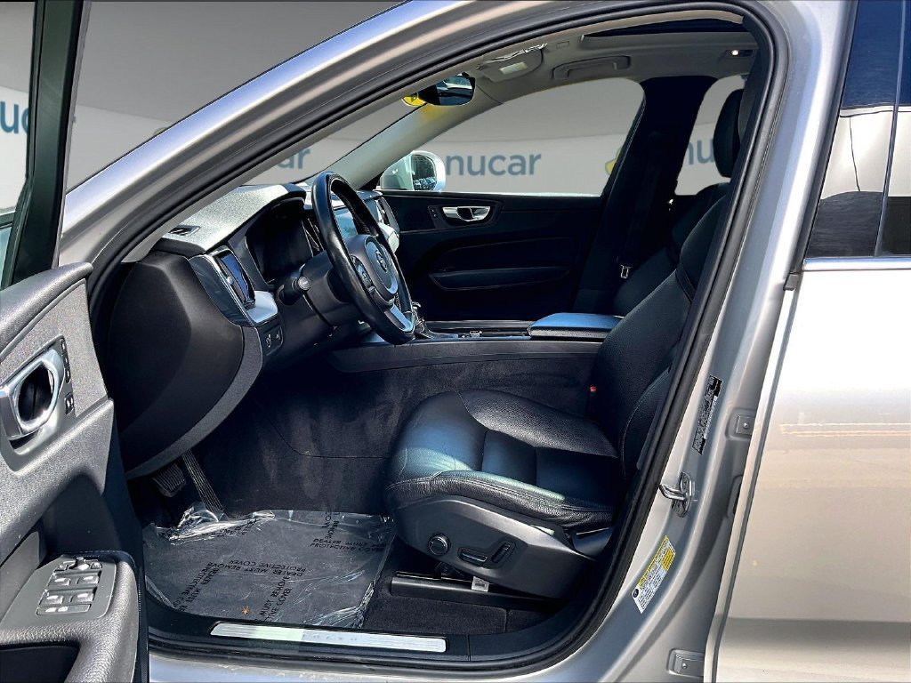 Used 2020 Silver Volvo T5 Momentum image 11