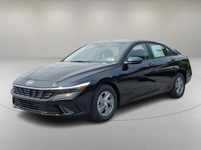 New 2026 Black Hyundai SE image 3