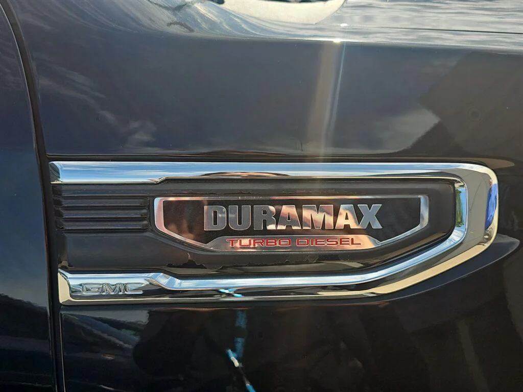 Used 2021 Onyx Black GMC SLE image 3