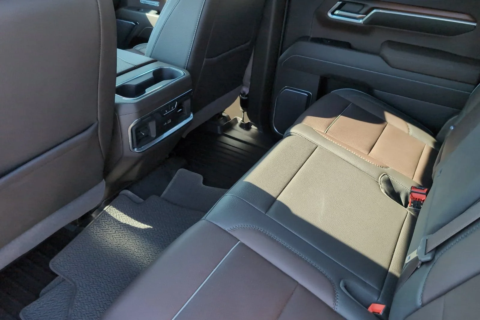 Used 2025 Downpour Metallic GMC Denali image 13