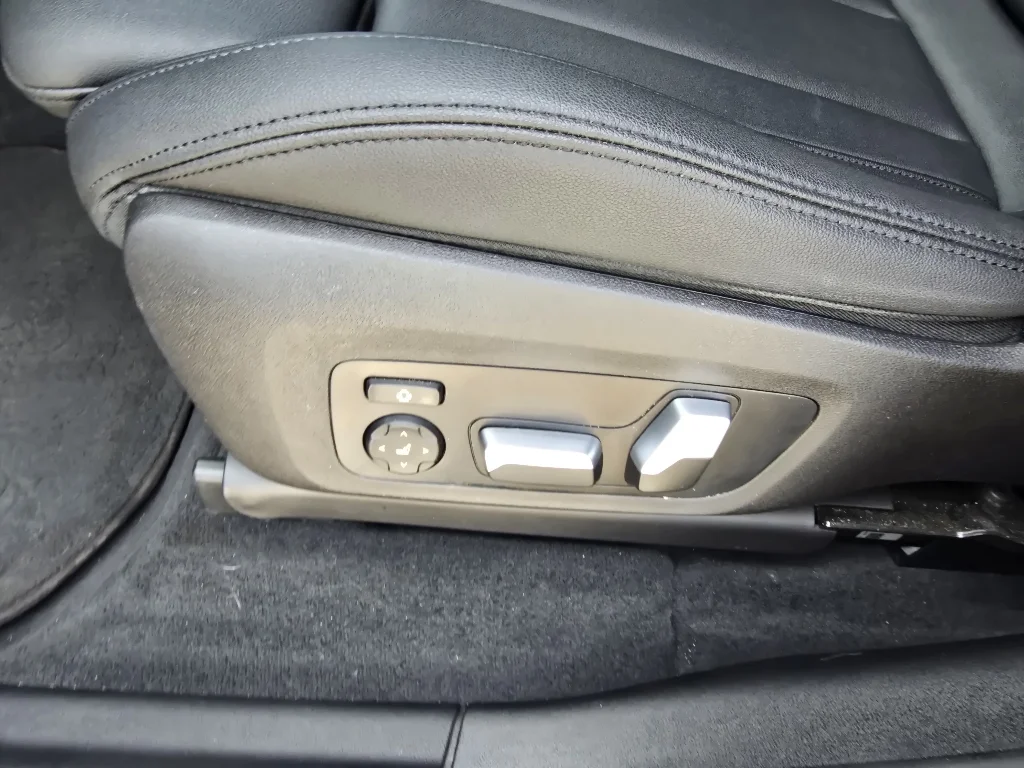 Used 2021 Glacier Silver Metallic BMW xDrive30e image 16