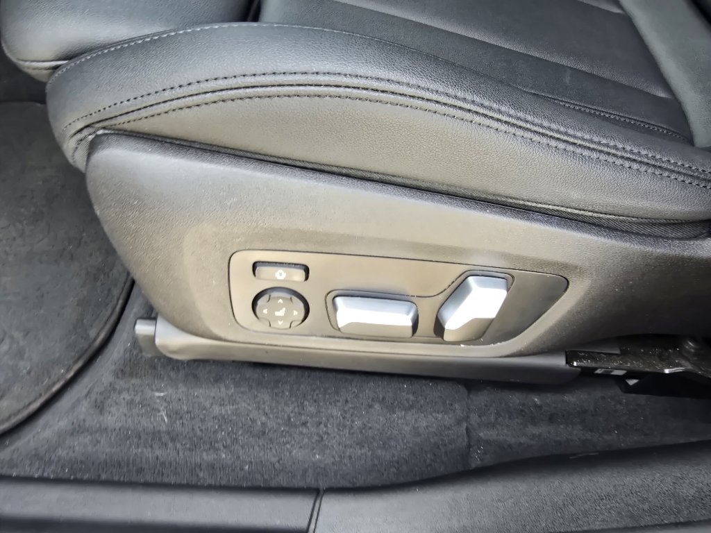 Used 2021 Glacier Silver Metallic BMW xDrive30e image 15