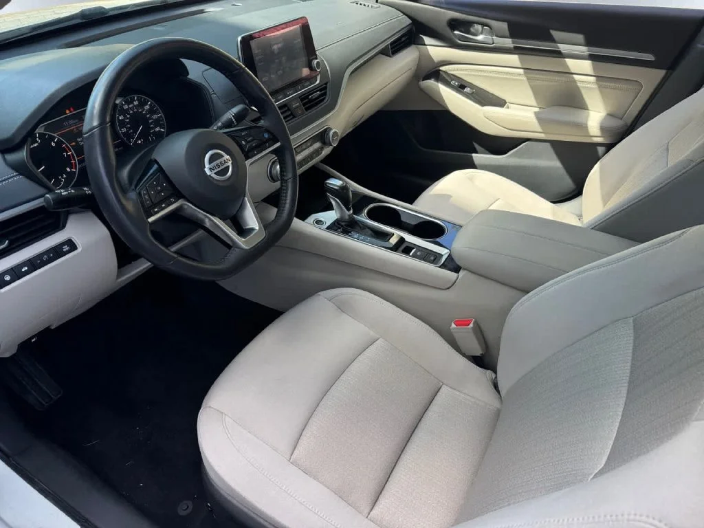 Used 2020 White Nissan 2.5 SV image 7
