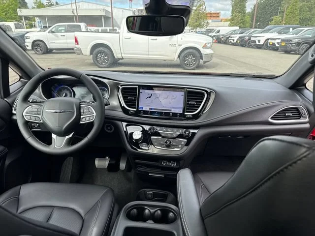 2025 Chrysler Pacifica Select - Photo 11