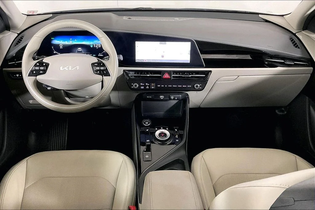 Used 2023 White Kia Wind image 15