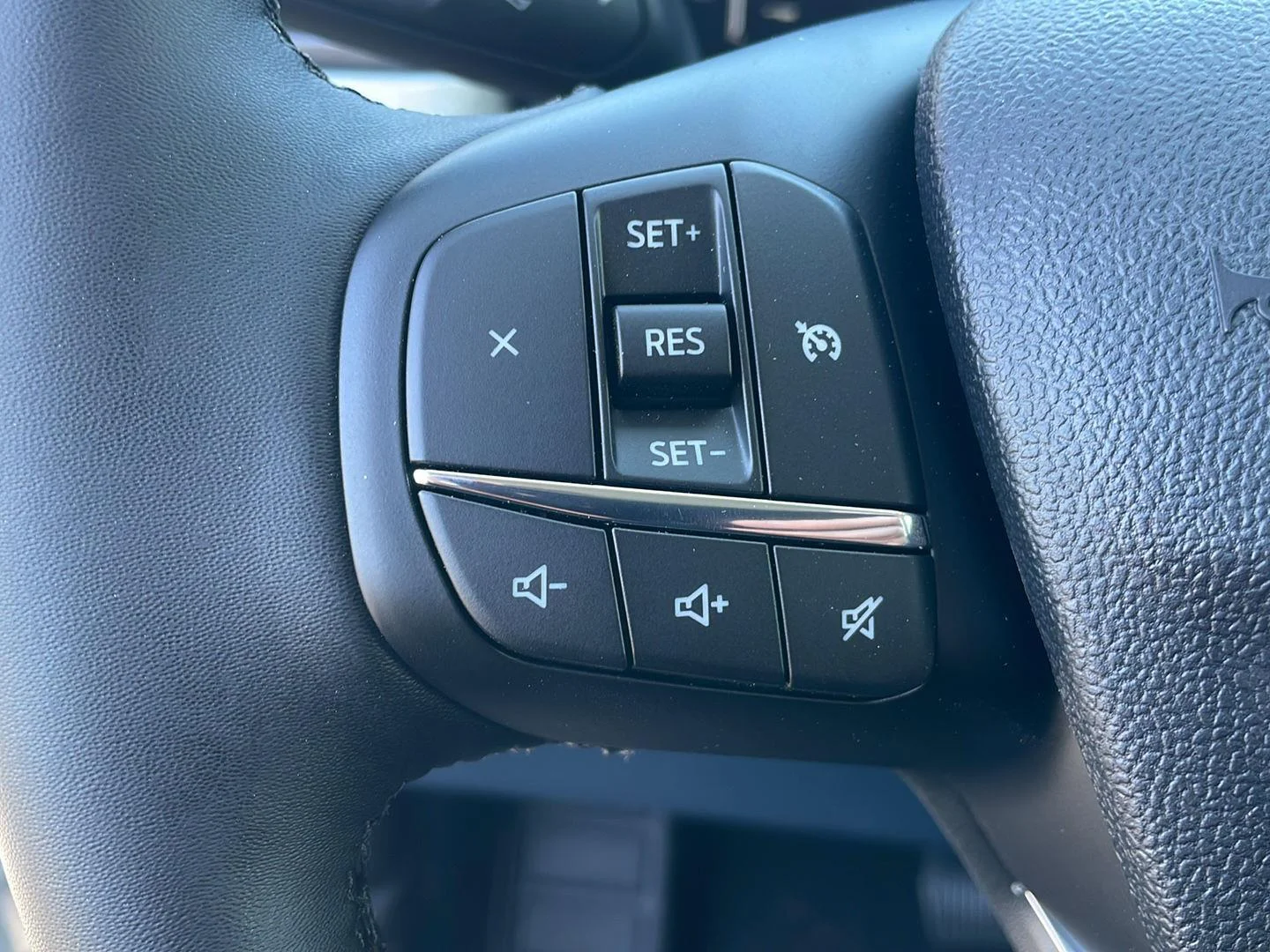 New 2026 Oxford White Ford XLT image 16