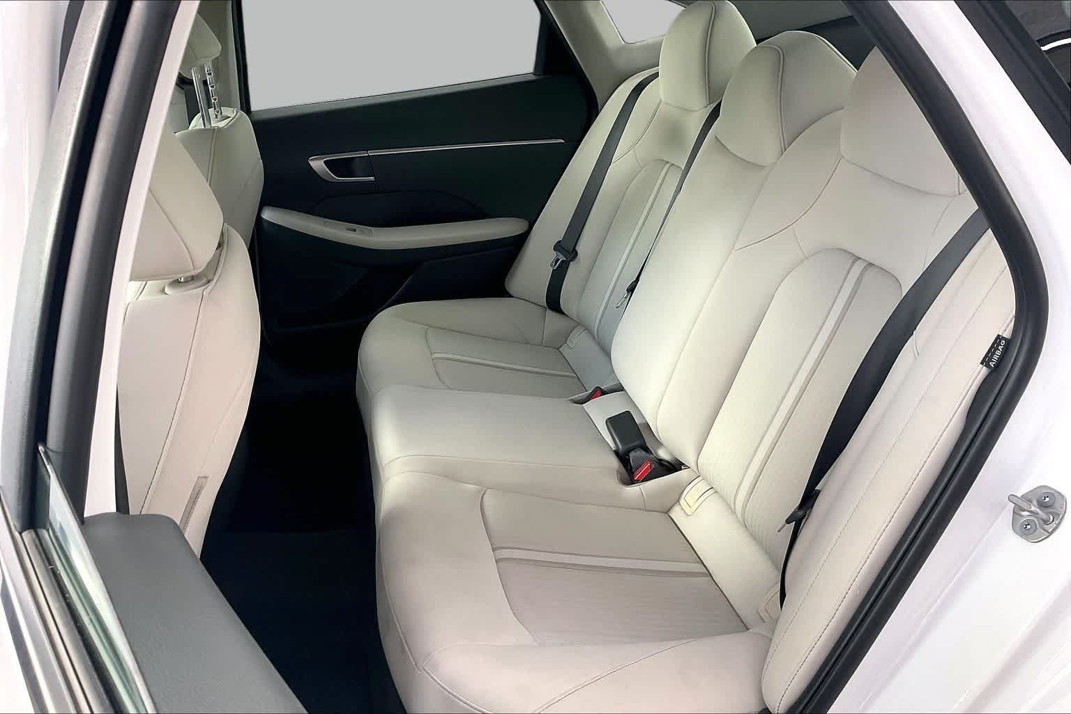 Used 2025 Serenity White Hyundai SE image 21