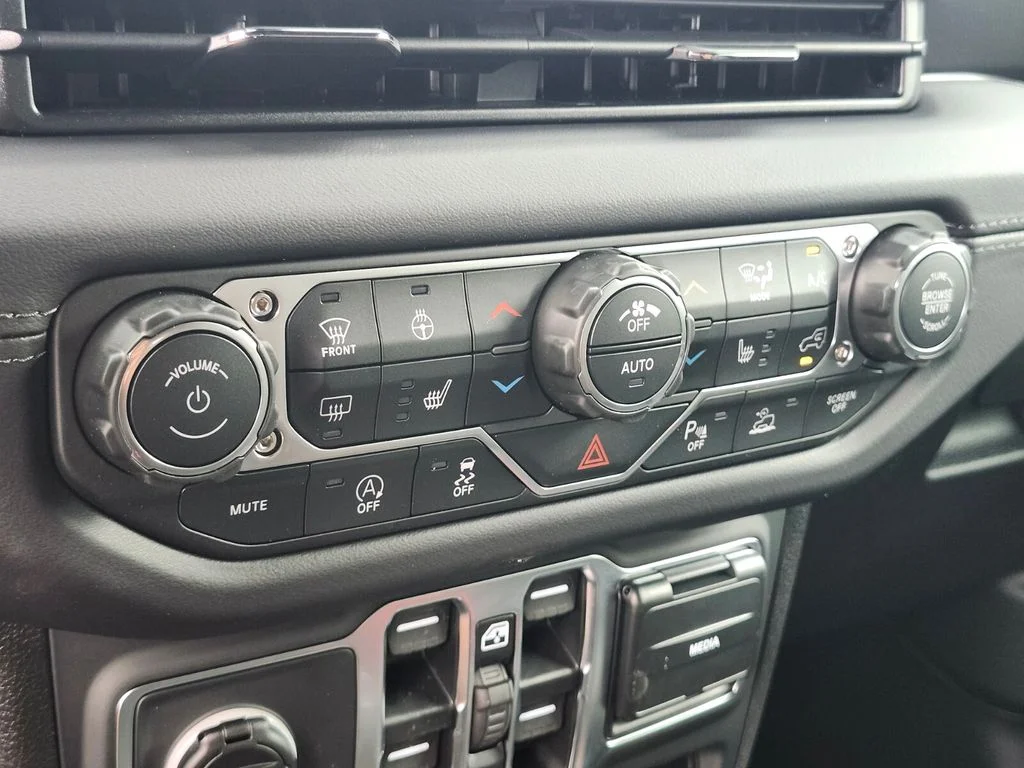 New 2026 Reign Exterior Paint Jeep Sahara image 22
